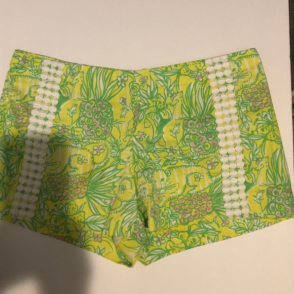 Lilly Pulitzer Pants - Lilly Pulitzer shorts 6 pineapple & tiger print